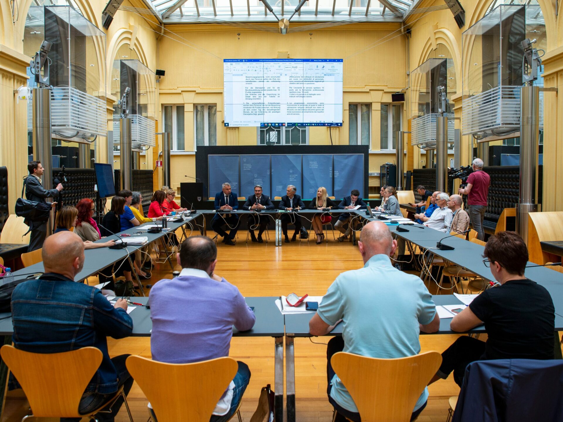 Mehr über den Artikel erfahren Firmato il contratto collettivo intercompartimentale 2019-21