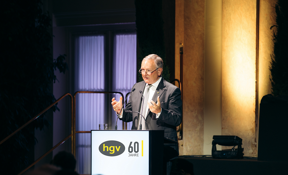 Scopri di più sull'articolo Festakt und Dinner im Kurhaus Meran mit 500 Gästen – Pinzger lobte Unternehmergeist