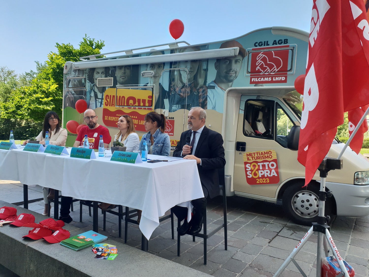 Scopri di più sull'articolo Lanciata da Bolzano la campagna nazionale “Mettiamo il Turismo SottoSopra“