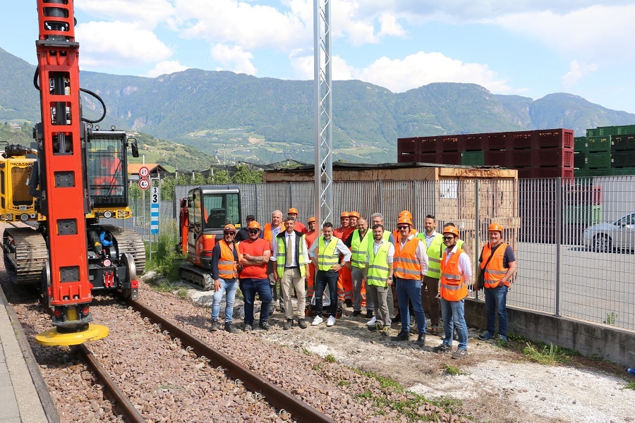 Scopri di più sull'articolo Elettrificazione ferrovia Val Venosta, posizionati i primi tralicci