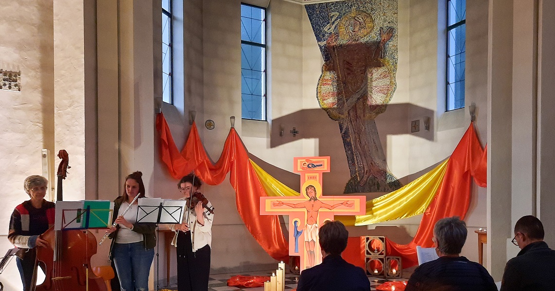 Mehr über den Artikel erfahren Lunga notte in 69 chiese e cappelle