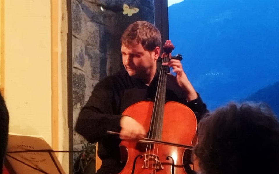 Scopri di più sull'articolo Un Andrei Ionita strepitoso elettrizza la platea gremita di Brunnenburg che non smette di applaudire