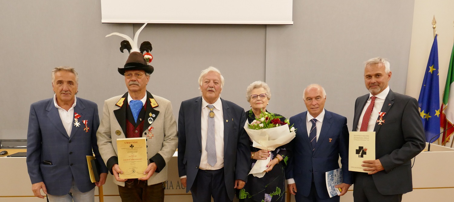 Mehr über den Artikel erfahren Zwölf Trentiner Landsleute erhalten das Österreichische Schwarze Kreuz