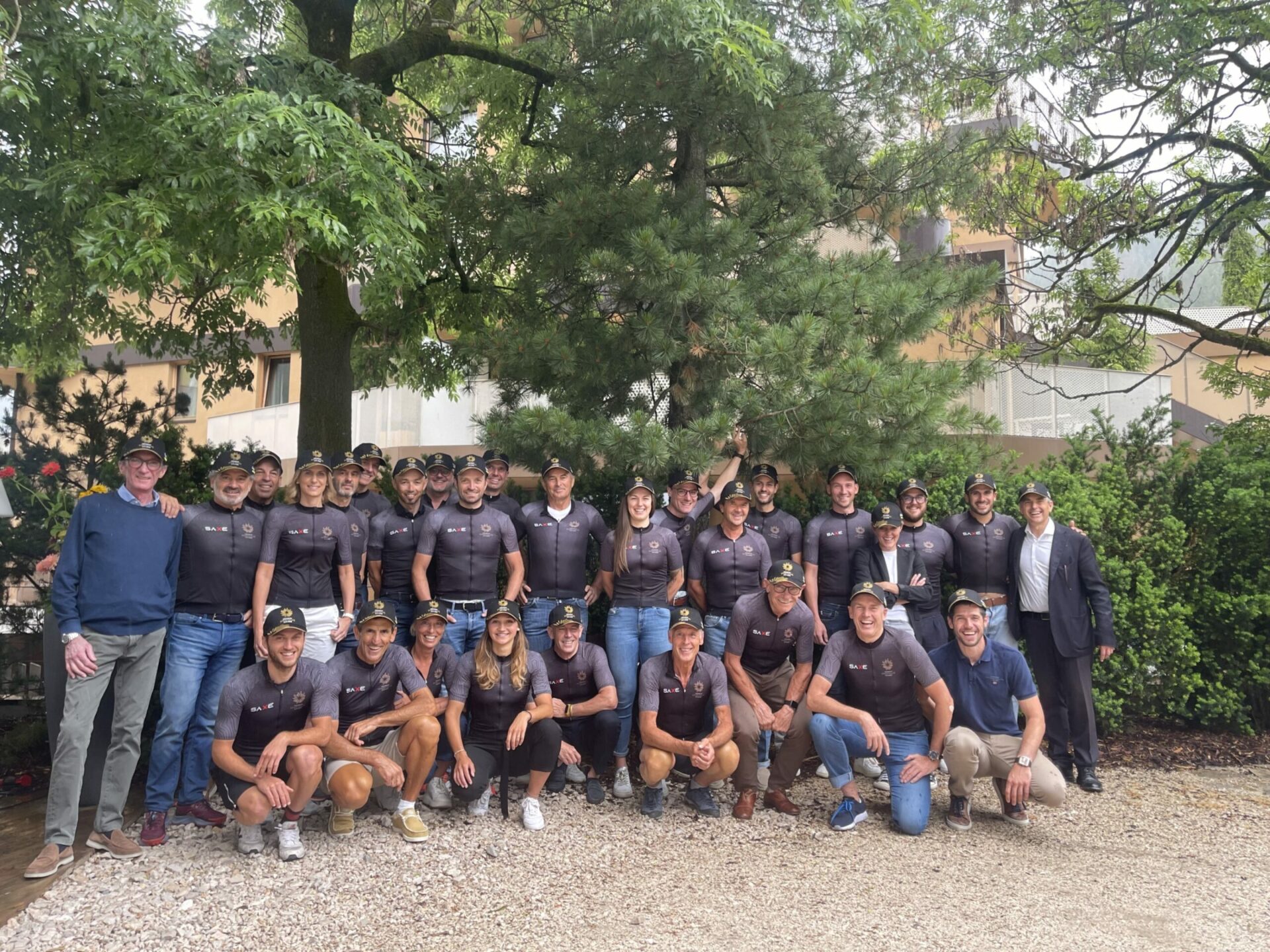 Scopri di più sull'articolo Una squadra molto forte ha pedalato per la Sporthilfe alla 36a Maratona dles Dolomites