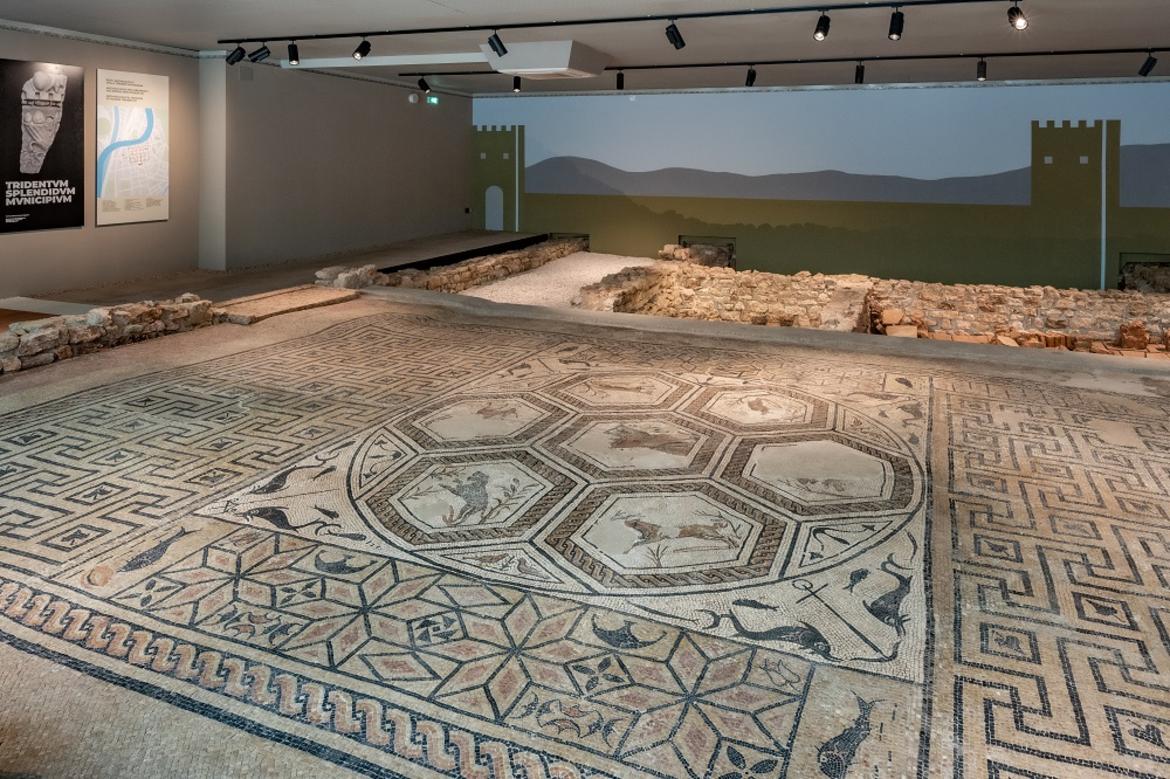 Scopri di più sull'articolo Un’estate con l’archeologia a Tridentum, al Museo Retico, al Museo delle Palafitte e al Parco Archeo Natura di Fiavé e nei siti del Trentino