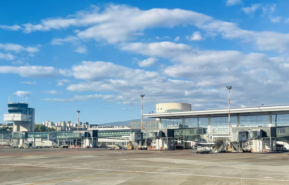 Scopri di più sull'articolo Aeroporto di Bolzano, disagi per l’incendio di Catania. Ecco come salvare il viaggio