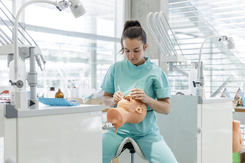 Mehr über den Artikel erfahren Gesundheitsberufe, Gleichstellung von Abschlüssen vor 1999
