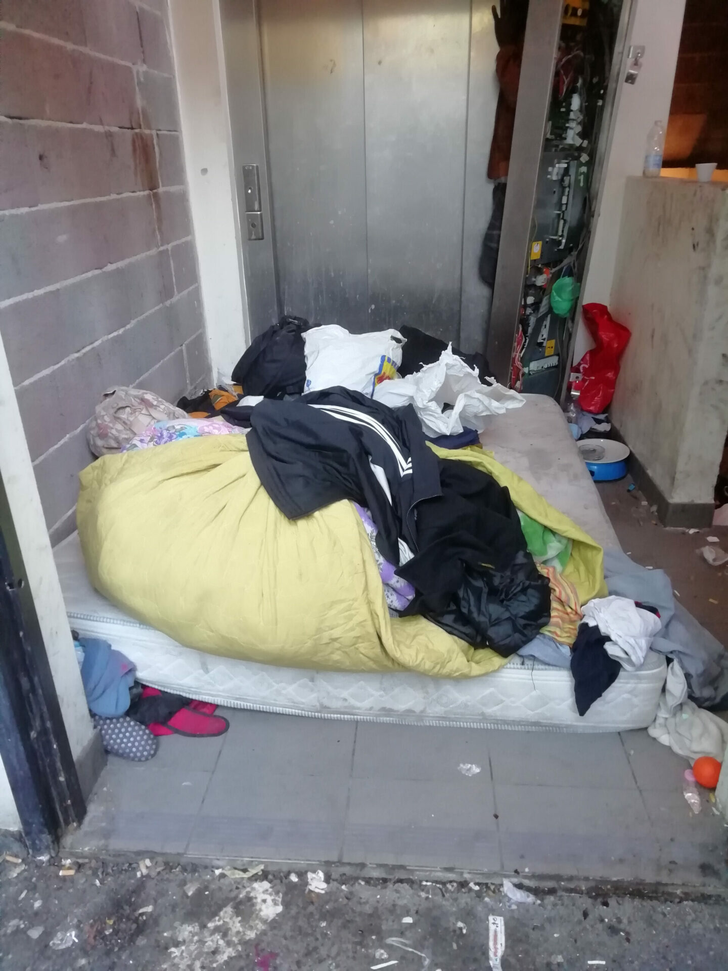 Scopri di più sull'articolo Bolzano, in Via Alto Adige situazione di degrado spaventosa e pericolosa