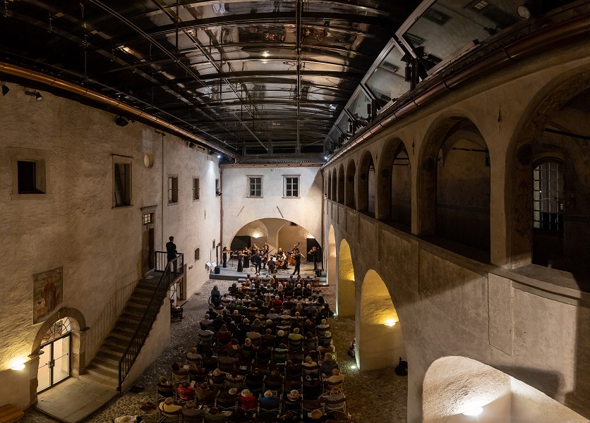 Scopri di più sull'articolo Bolzano. A Castel Mareccio il protagonista è il violoncello, con i concerti di Josef e Johann Michael Haydn