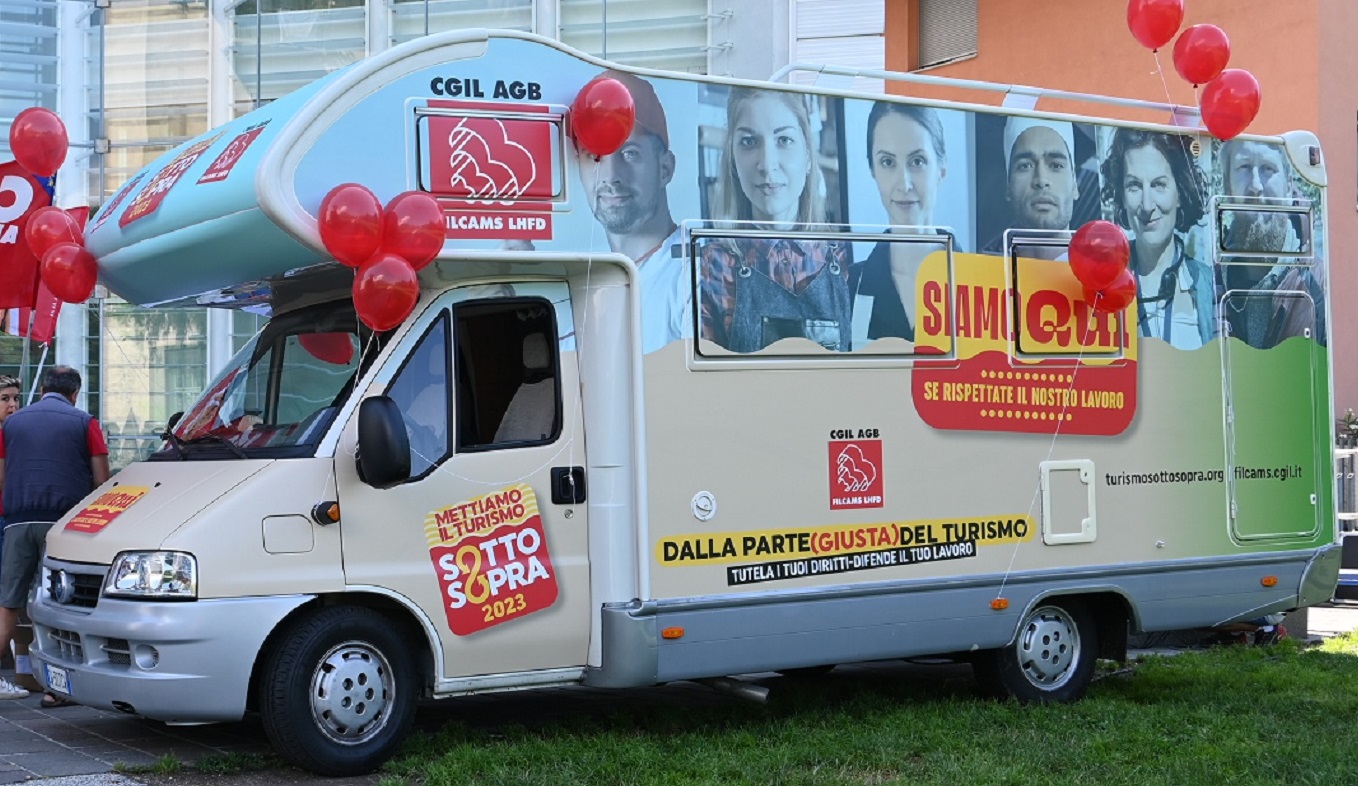 Scopri di più sull'articolo “Mettiamo il turismo sottosopra”: arriva in Alto Adige il camper dei diritti