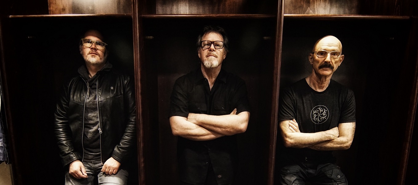 Scopri di più sull'articolo Il SanbàClub prosegue con gli STICK MEN, trio di fuoriclasse della musica rock guidato da Tony Levin e Pat Mastelotto