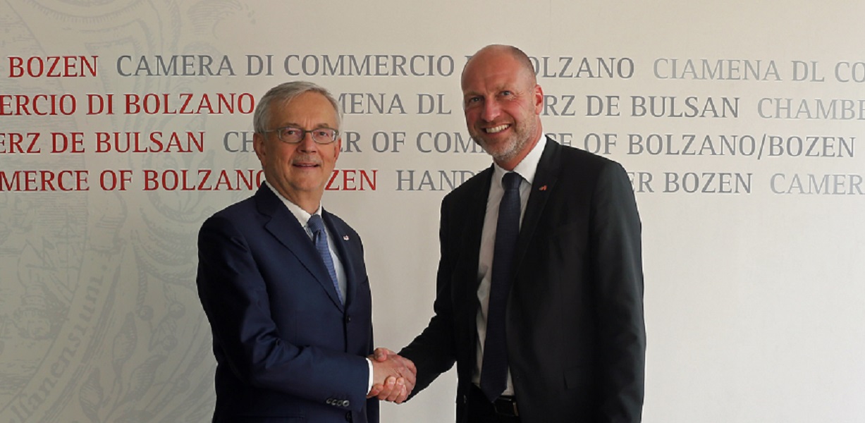 Scopri di più sull'articolo Il Console Commerciale d’Austria Christoph Plank in visita alla Camera di commercio di Bolzano
