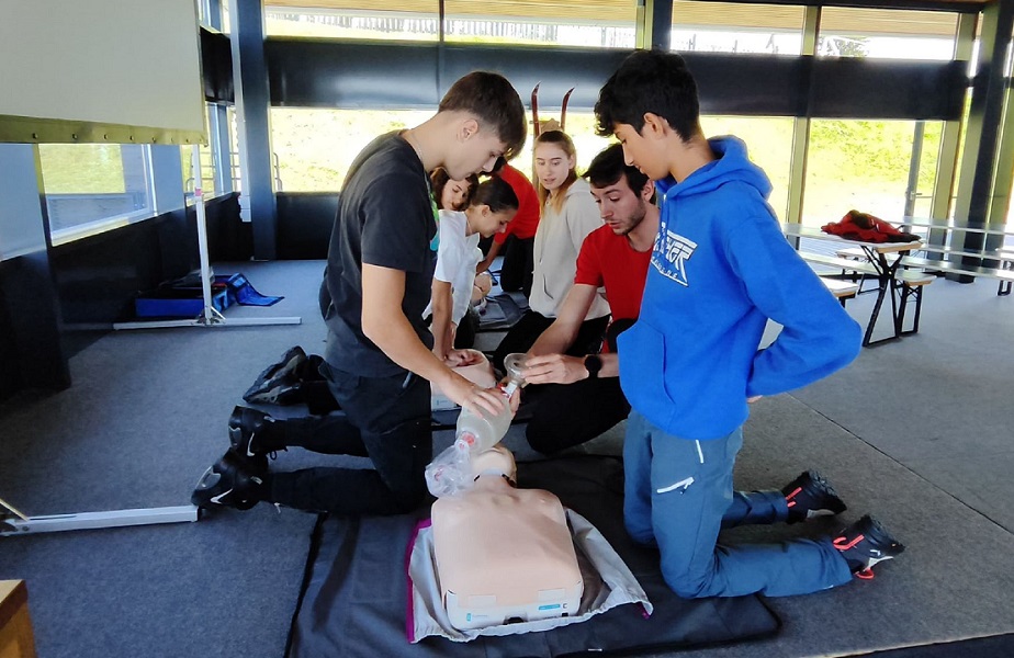 Mehr über den Artikel erfahren GRANDE SUCCESSO PER YOUNG MOUNTAIN A MERANO 2000