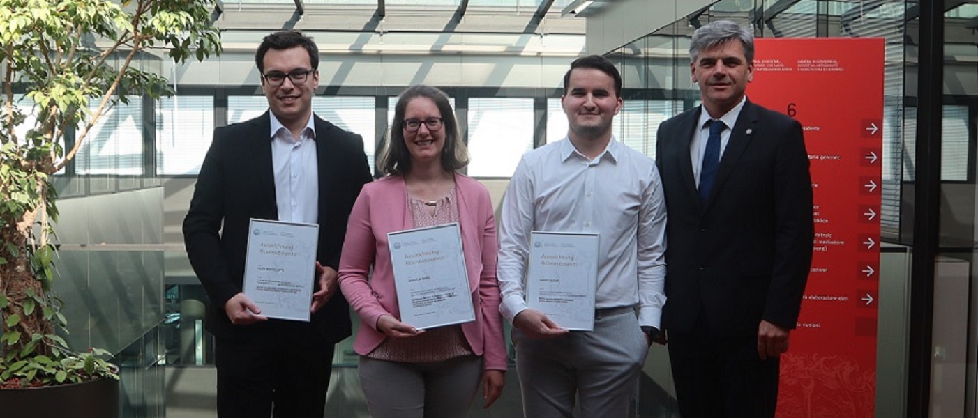 Scopri di più sull'articolo Premiati i vincitori e la vincitrice del concorso “Tesi di laurea triennale e magistrale sull’economia altoatesina” presso la Camera di commercio di Bolzano