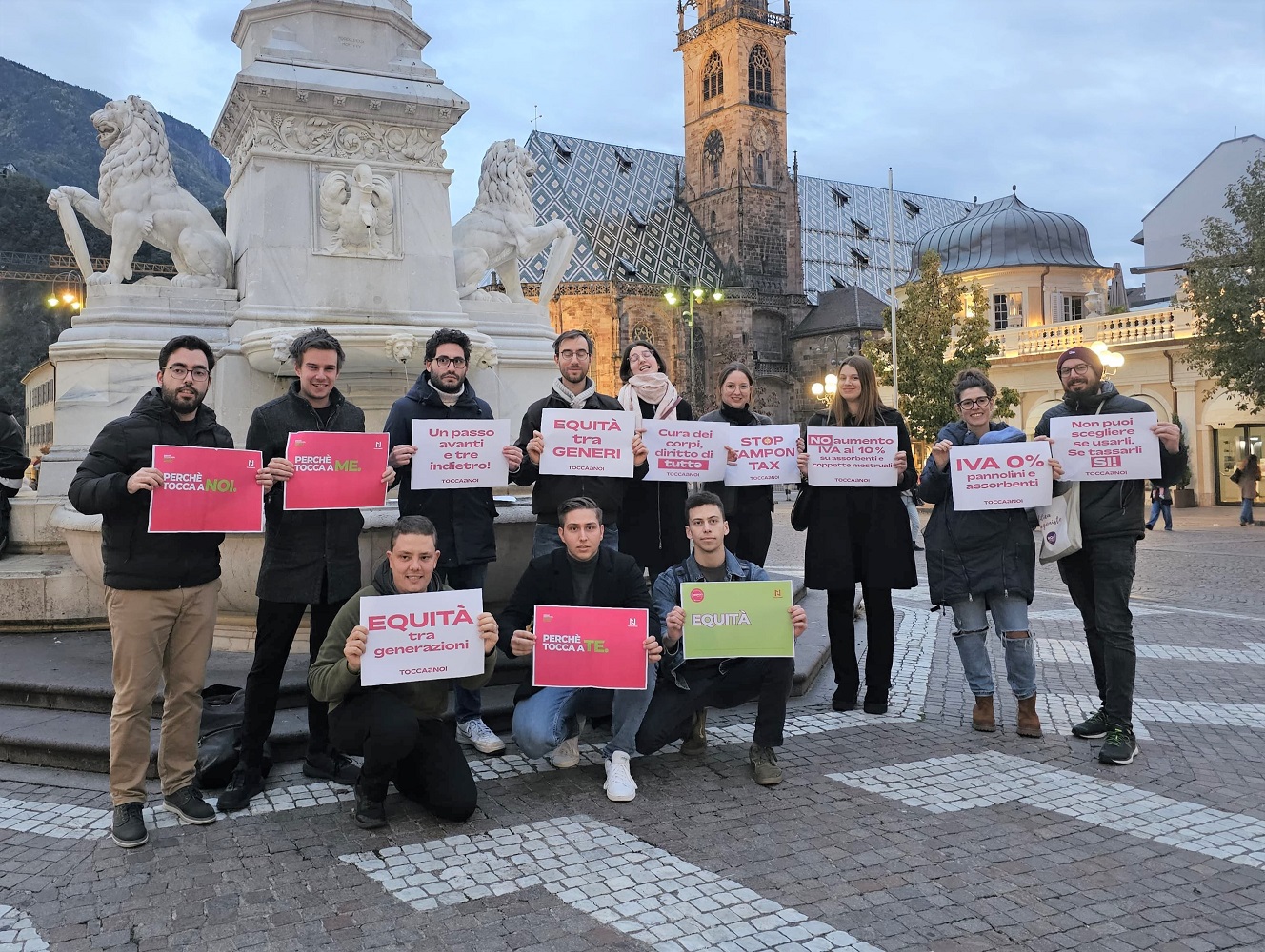 Scopri di più sull'articolo Anche Bolzano protesta contro l’aumento dell’IVA su assorbenti e prodotti per la prima infanzia