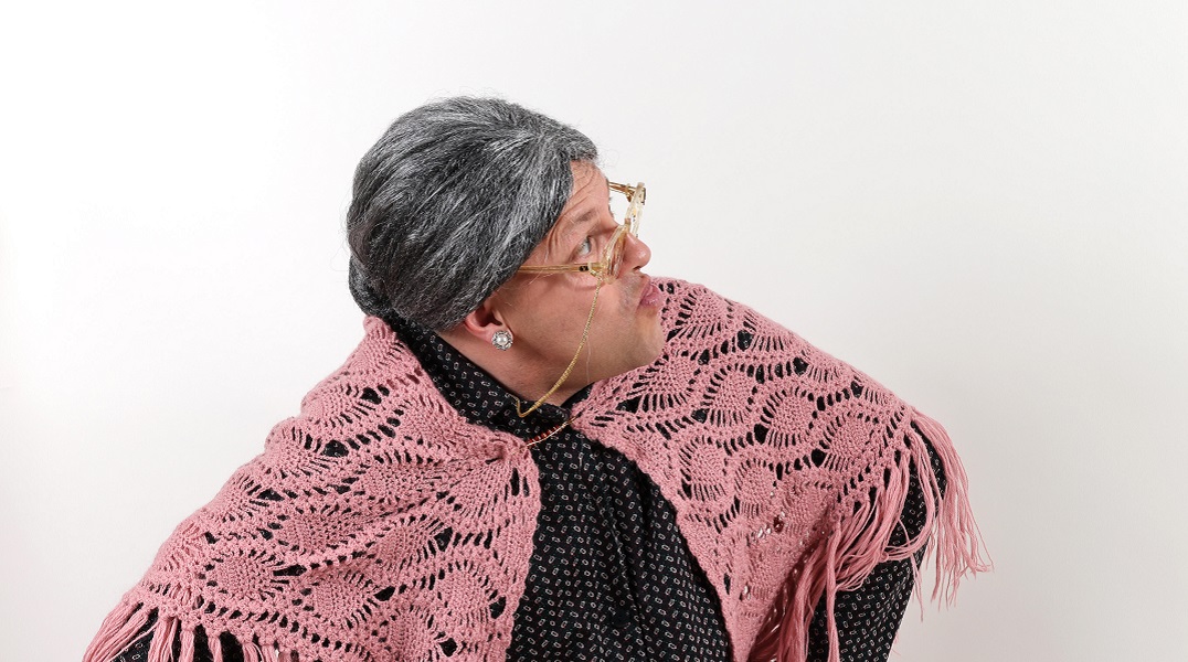 Mehr über den Artikel erfahren Al Melotti di Rovereto arriva la mitica Nonna Nunzia con “Una nonna di troppo”