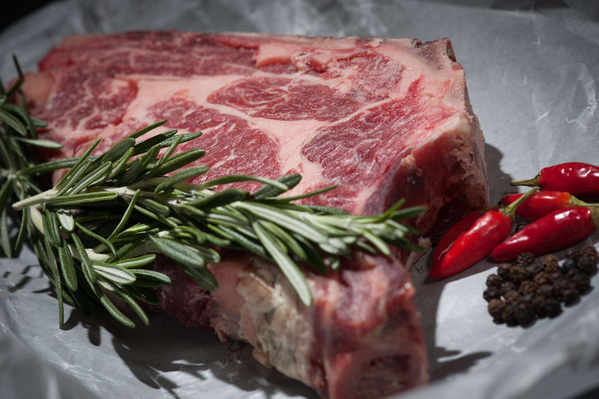 Scopri di più sull'articolo Carne coltivata, il Senato ne vieta la produzione