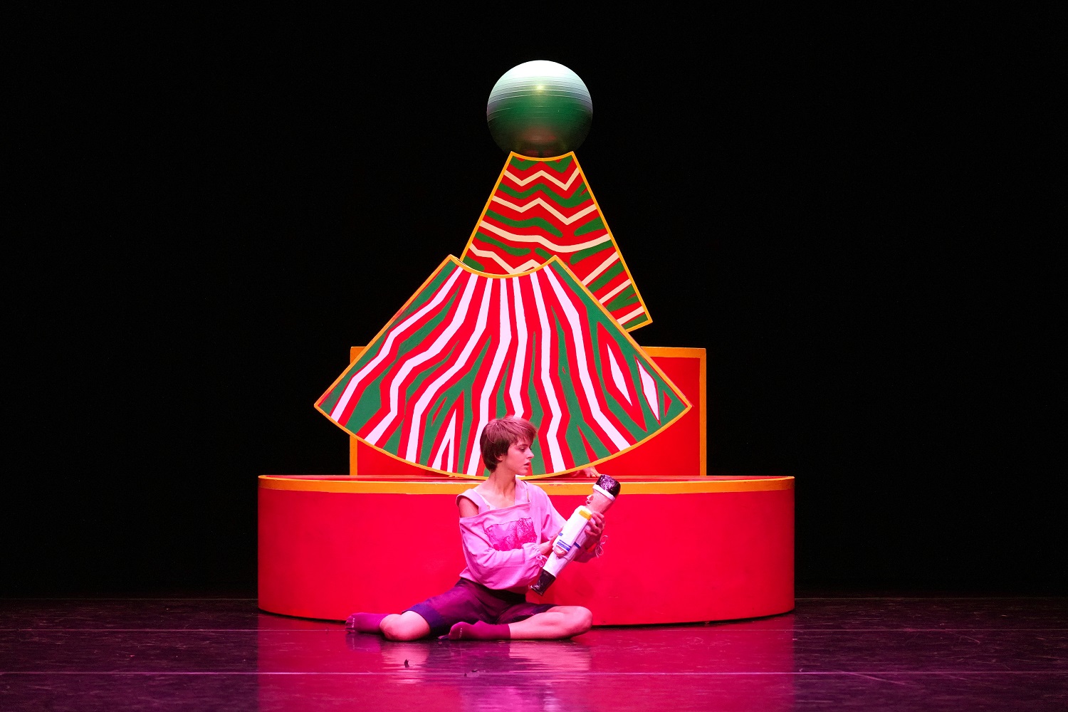 Scopri di più sull'articolo Nuovo appuntamento di Scappo a teatro con “Lo Schiaccianoci” di EgriBiancoDanza, sulle musiche di Ciajkovski