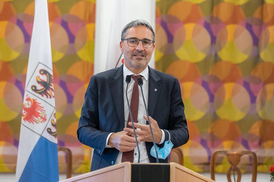 Mehr über den Artikel erfahren OLTRE 1,5 MILIONI DI EURO PER IL FONDO REGIONALE PER IL SOSTEGNO DELLA FAMIGLIA E DELL’OCCUPAZIONE