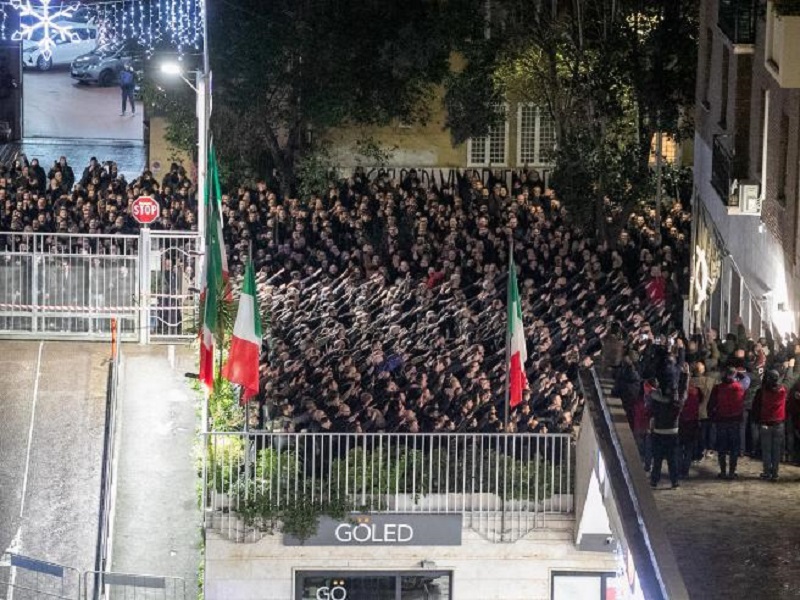 Scopri di più sull'articolo Roma: in centinaia con il braccio teso per commemorare le vittime della Strage di Acca Larenzia