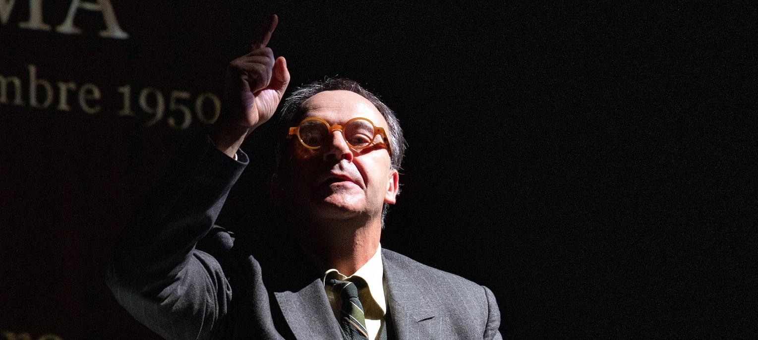 Scopri di più sull'articolo “De Gasperi: “L’Europa brucia” A teatro l’uomo/statista De Gasperi, artefice e vittima della sua straordinaria azione politica