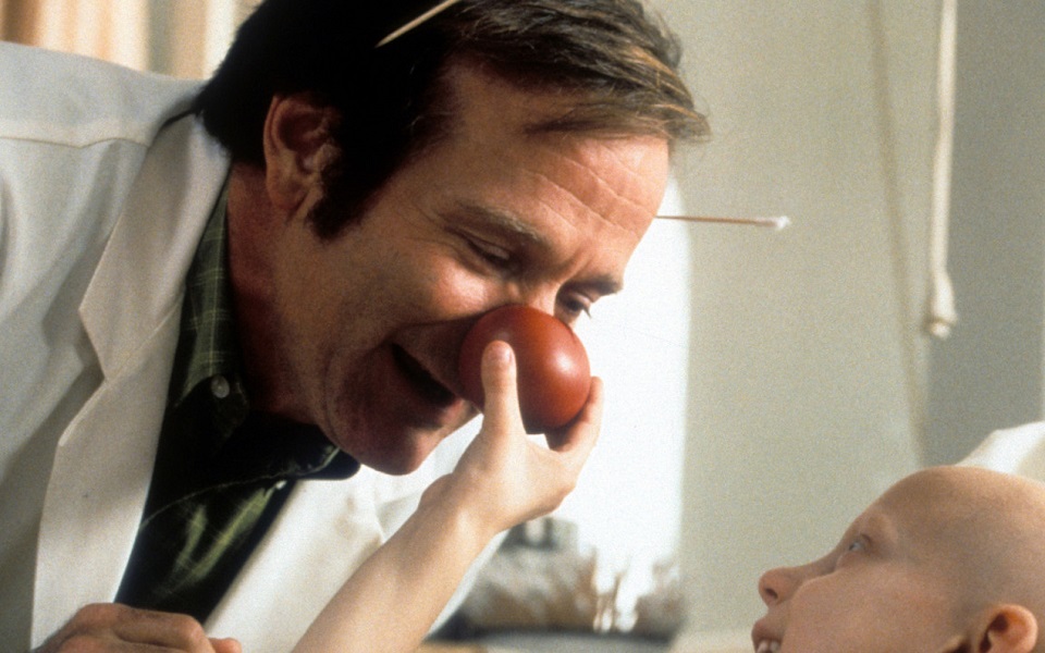 Mehr über den Artikel erfahren Patch Adams, al Centro della Cultura di Merano proiezione film con commento psichiatra Giorgio Vallazza