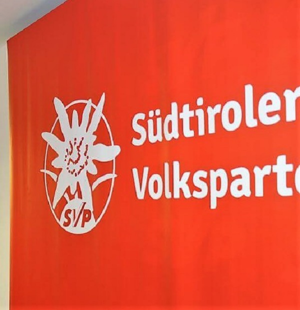 Scopri di più sull'articolo Neuausrichtungsprozess des SVP-Arbeitnehmerflügels – Mit klarer Kante und Profil