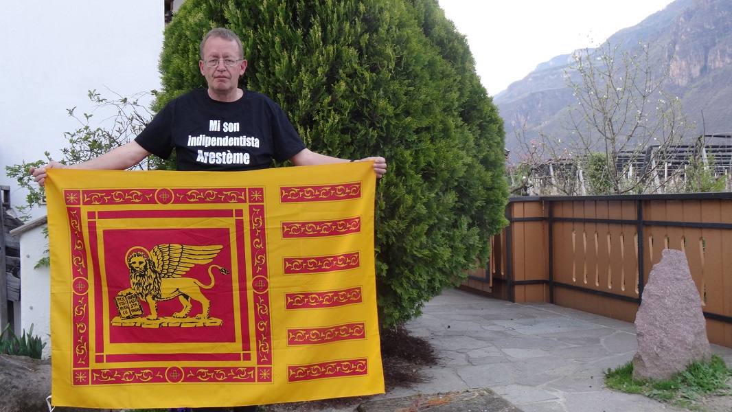 Mehr über den Artikel erfahren Heimatbund: Solidarität mit Michele Favero