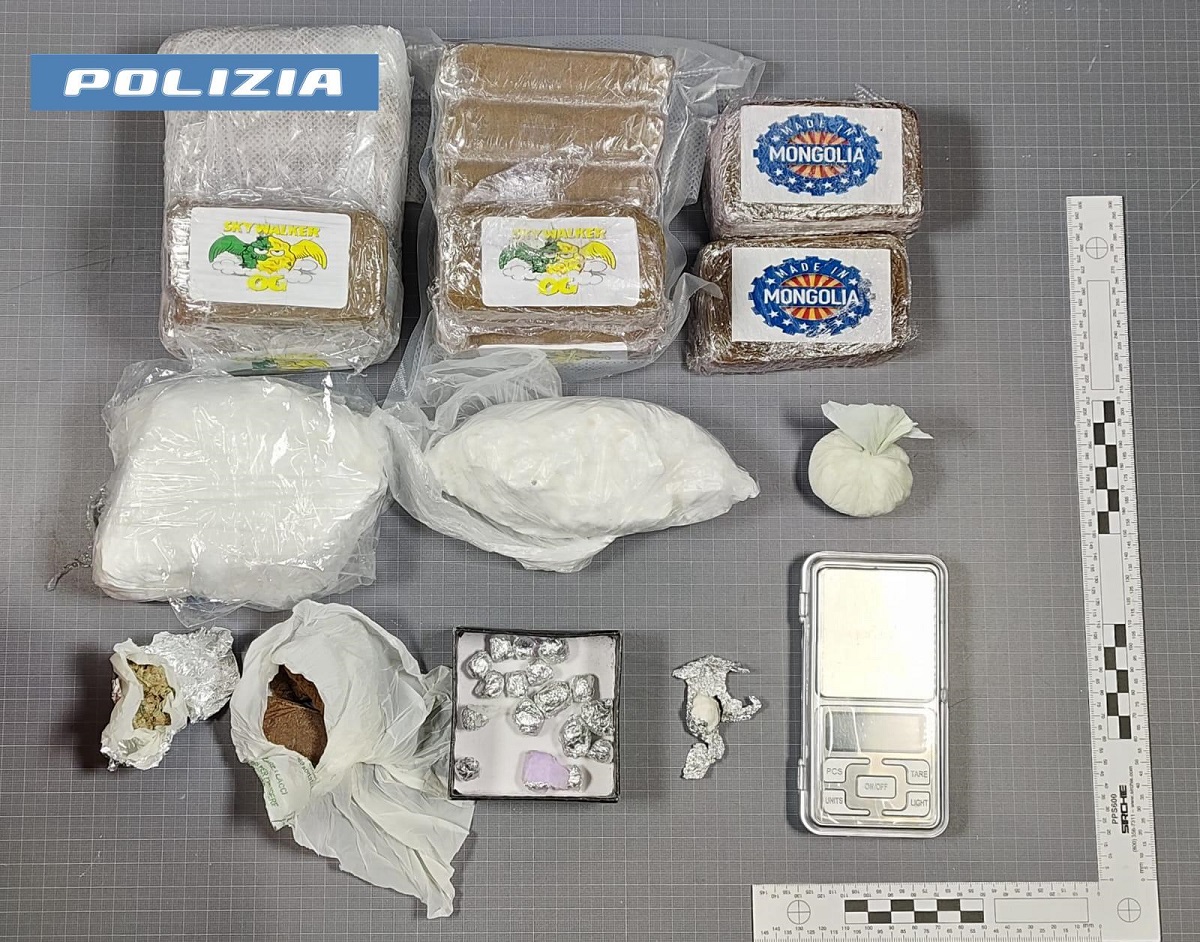 Mehr über den Artikel erfahren Cocaina e hashish in quantità sequestrata dalla Mobile di Bolzano