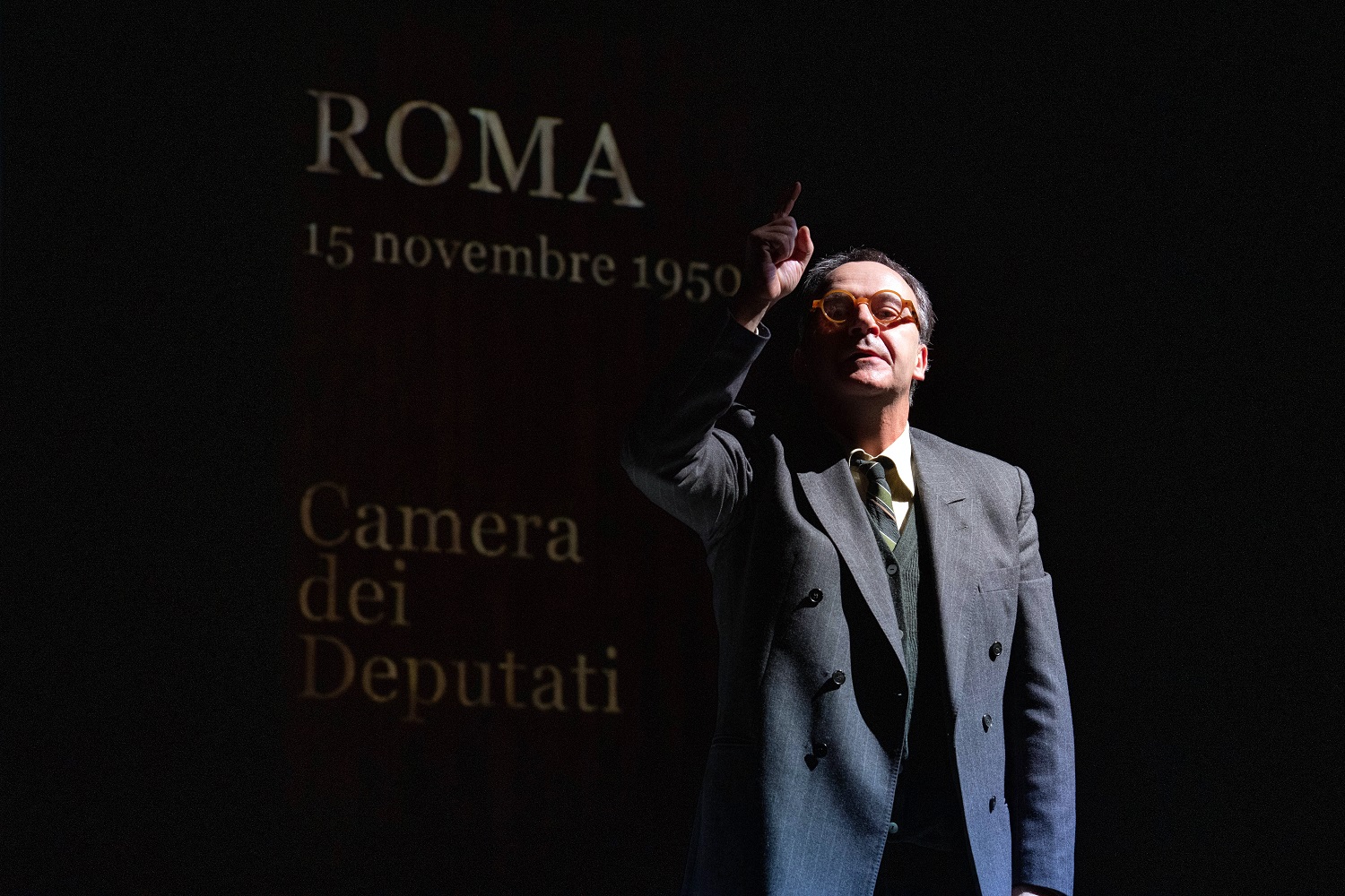 Scopri di più sull'articolo Tappa a Rovereto oggi e a Bolzano dal 15 al 18 Febbario per “De Gasperi: L’Europa brucia”
