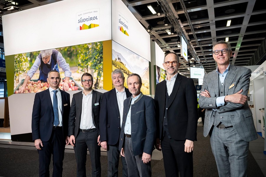 Scopri di più sull'articolo Il settore frutticolo dell’Alto Adige si presenta a Berlino