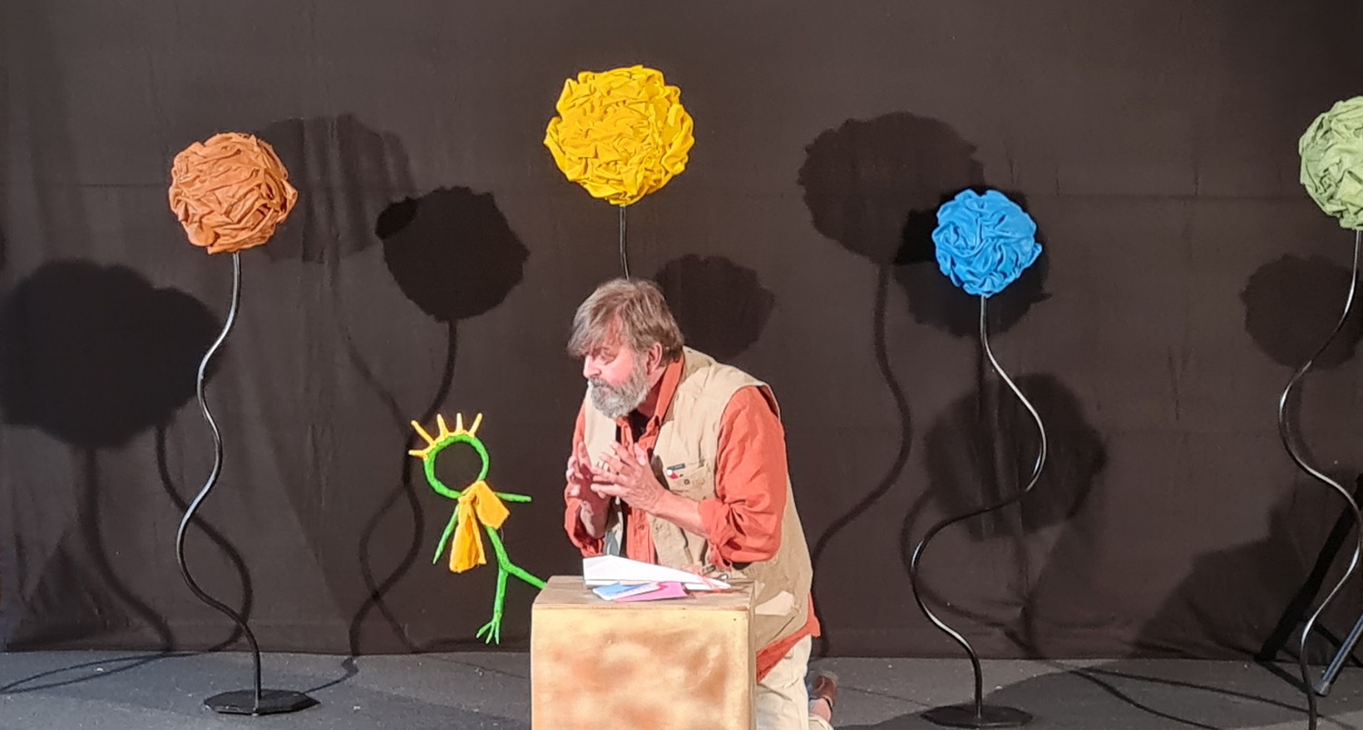 Scopri di più sull'articolo Rovereto. Scappo a teatro-famiglie prosegue a Rovereto con “Piccoli principi e principesse”