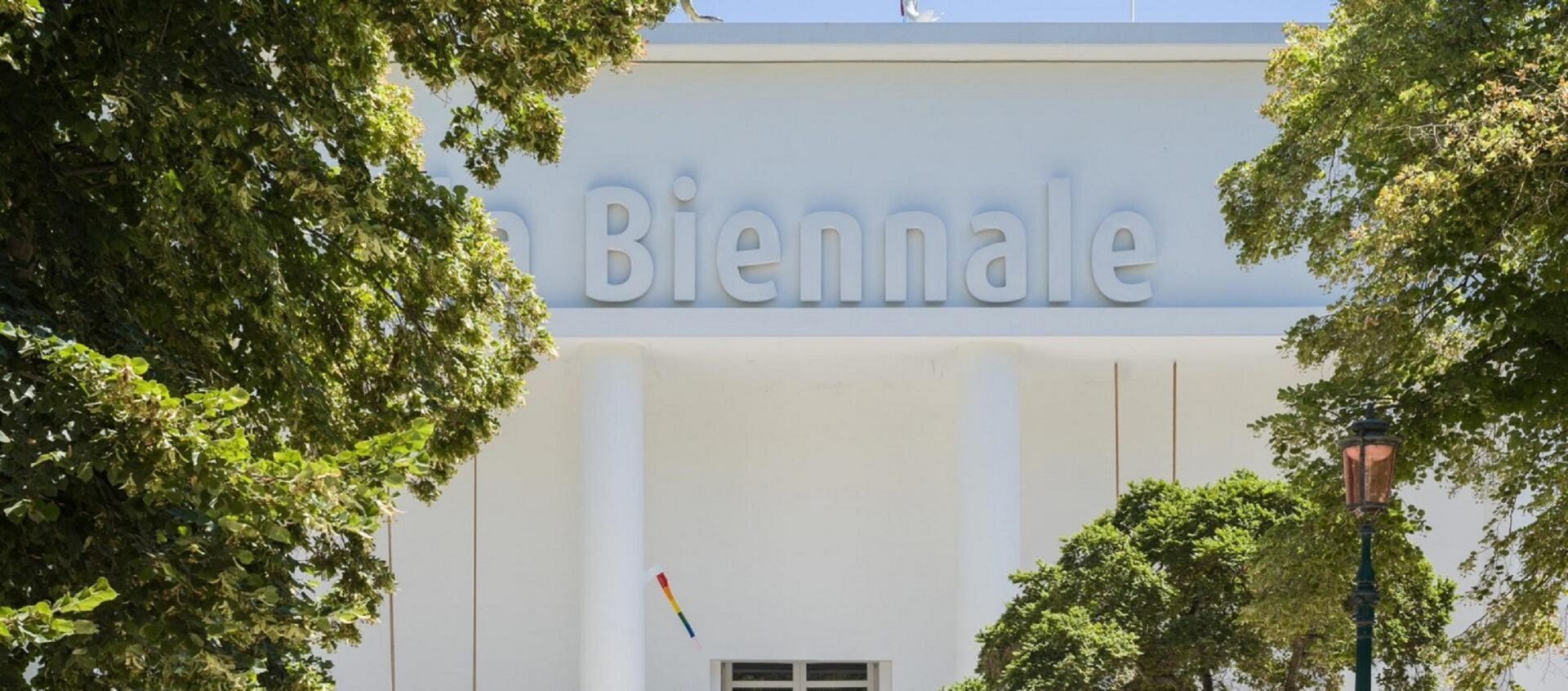Scopri di più sull'articolo Biennale Arte 2024: Stranieri Ovunque, un viaggio attraverso le diversità