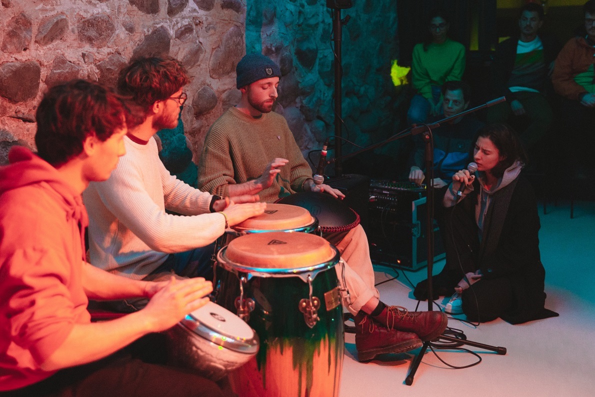 Scopri di più sull'articolo Bolzano. Alla Casa della Pesa “Weigh Station”  dedica serata ai musicisti e non solo