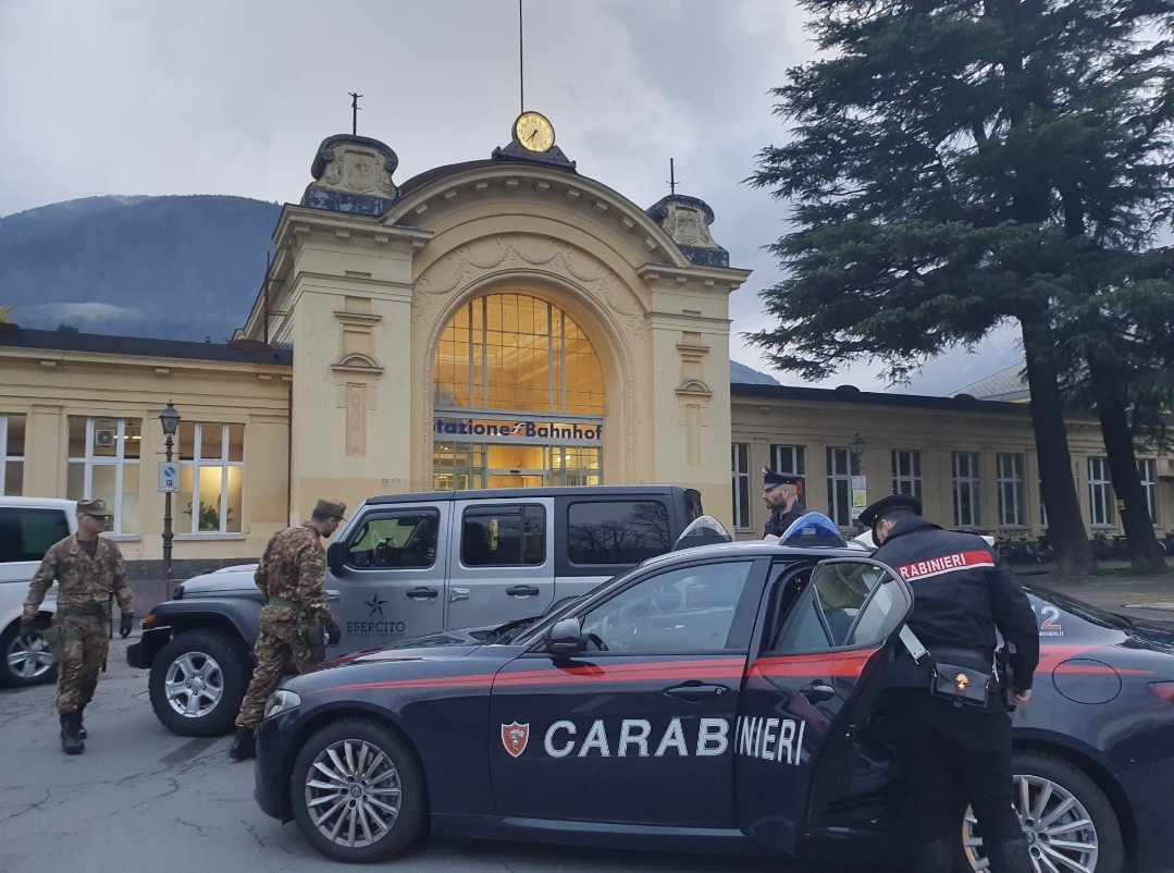 Scopri di più sull'articolo Intervento massiccio delle forze dell’ordine al centro profughi di Merano