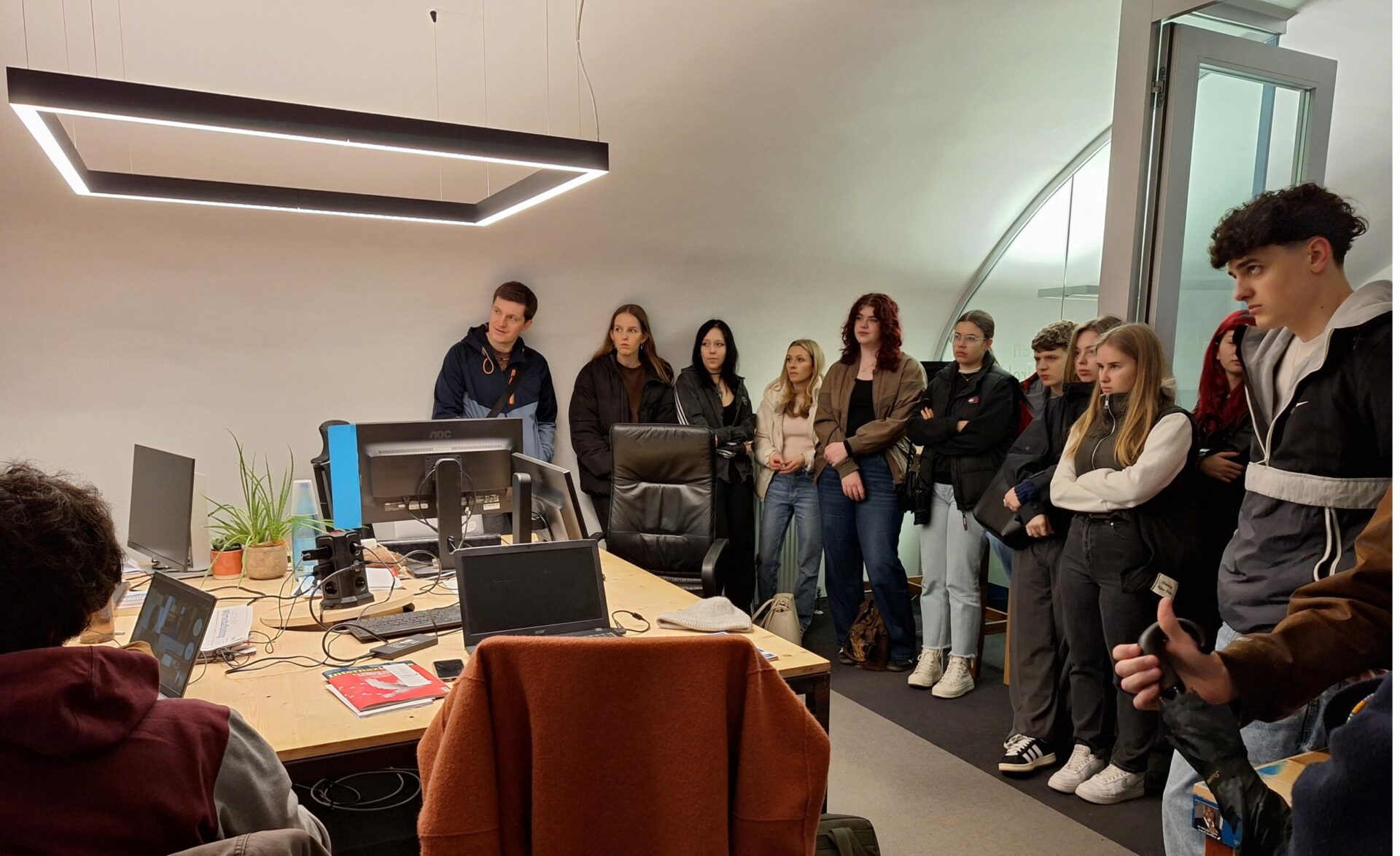 Scopri di più sull'articolo Studenti del Kunstgymnasium di Merano in visita presso la redazione di Salto