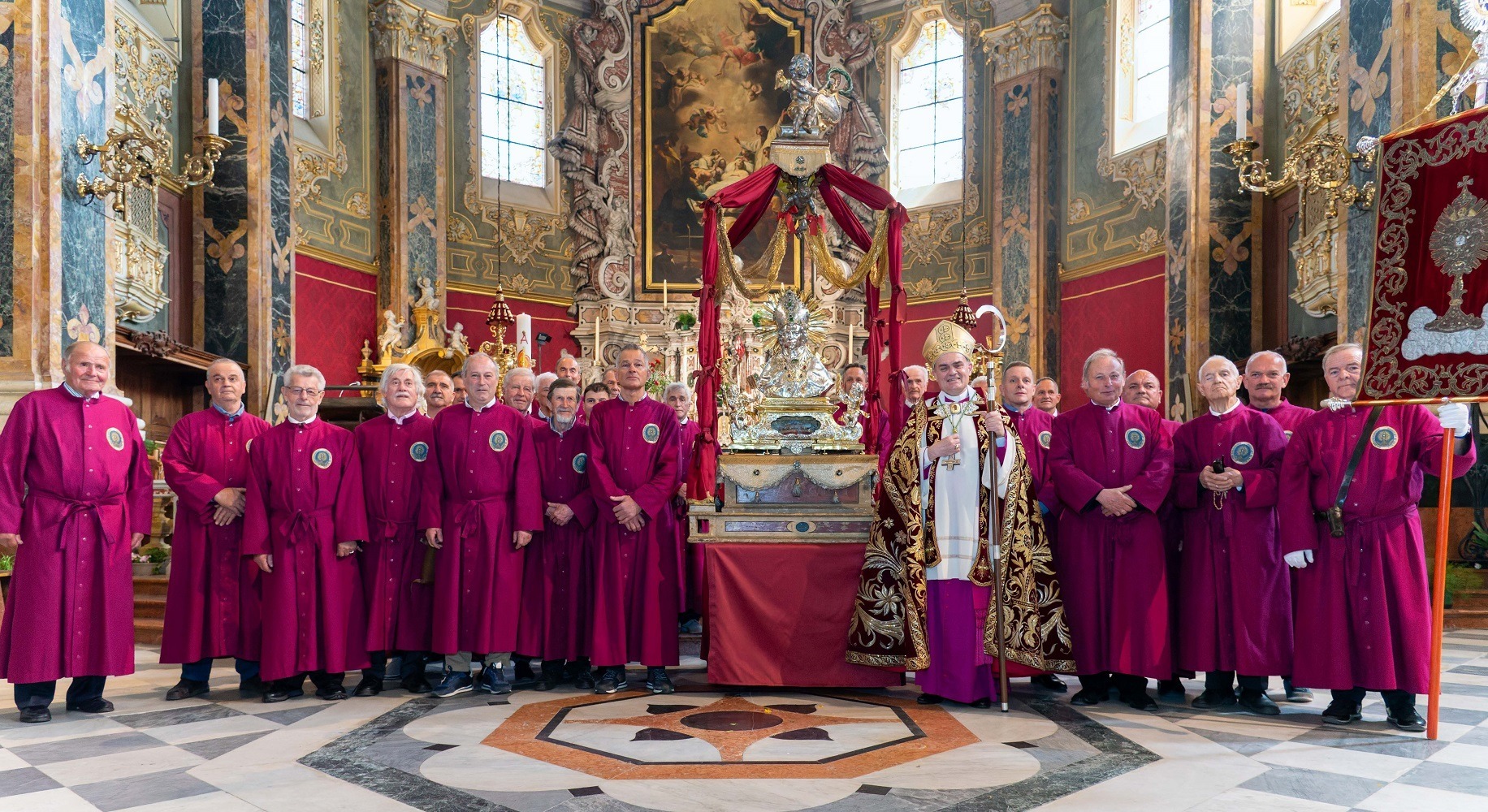 Scopri di più sull'articolo Processione di san Cassiano, una fede che dialoga con tutti