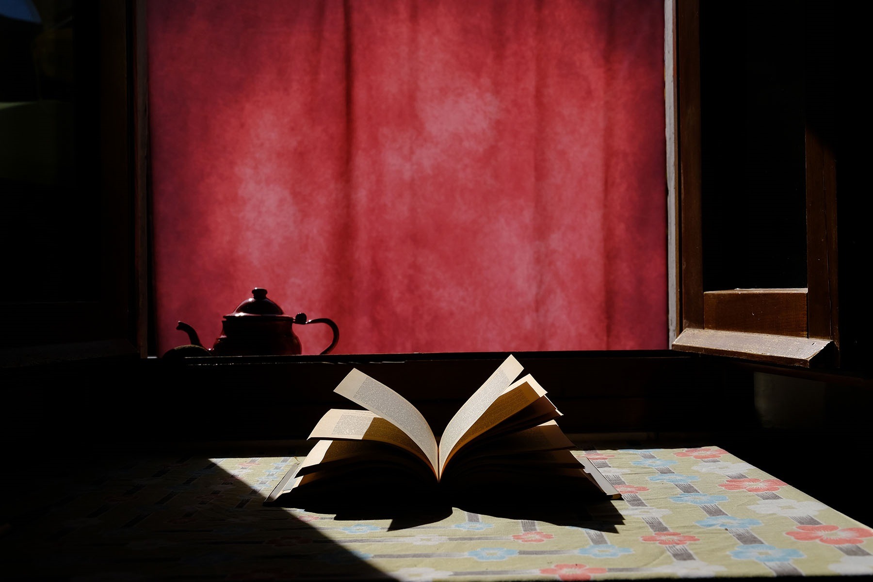 Scopri di più sull'articolo Le opere fotografiche di Alexey Pivovarov alla 00A Gallery