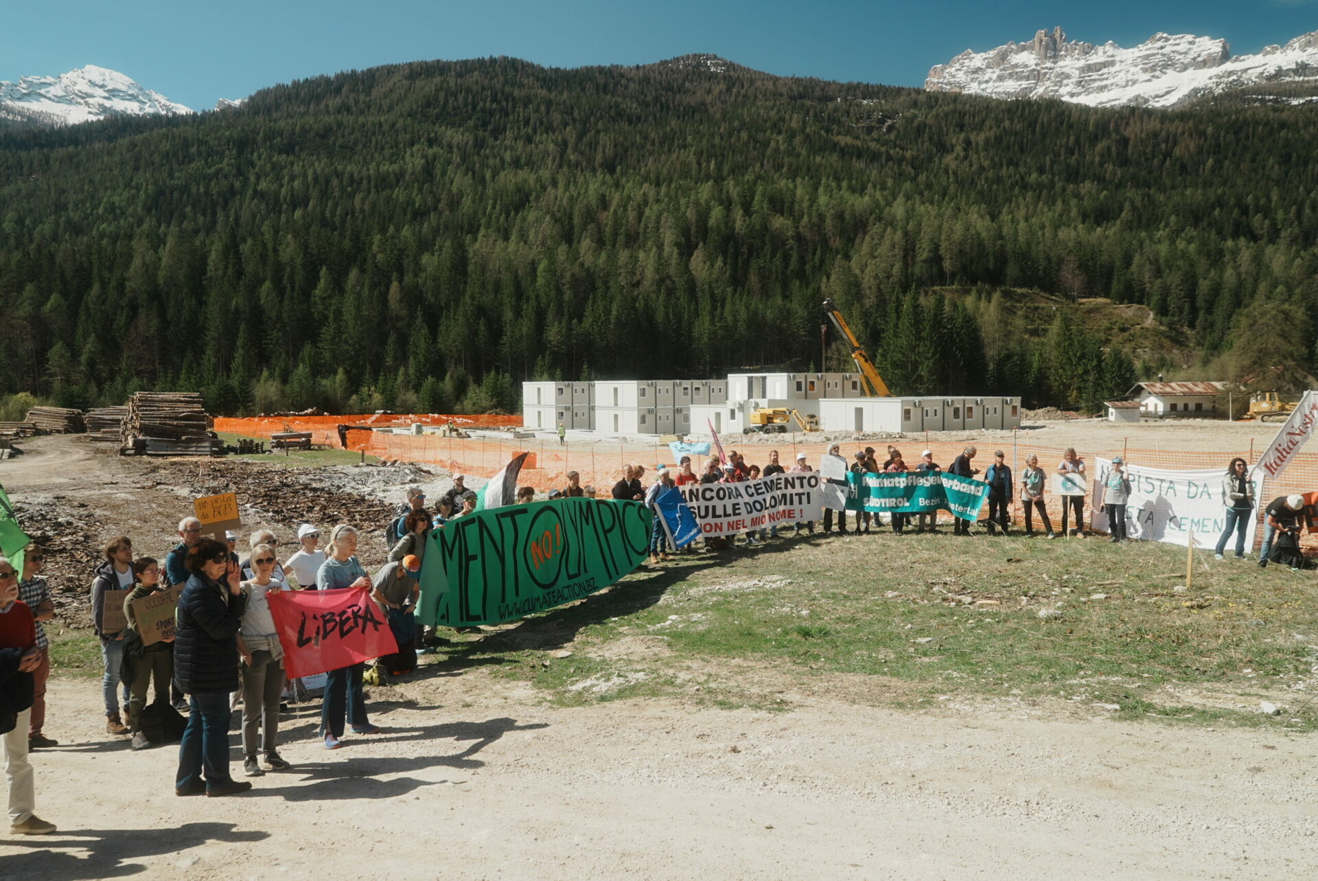 Scopri di più sull'articolo Presidio contro la pista di bob a Cortina
