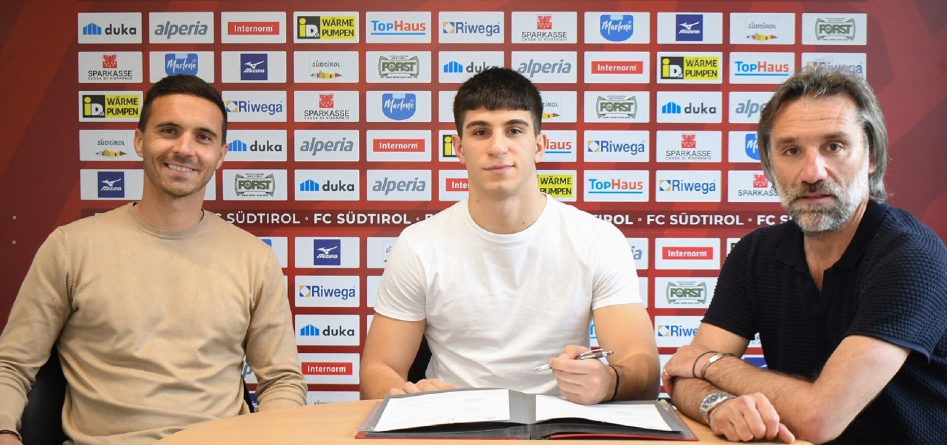 Mehr über den Artikel erfahren Buzi e Rottensteiner firmano il primo contratto da professionisti