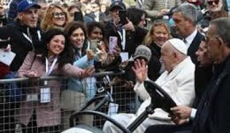 Mehr über den Artikel erfahren Papa Francesco visita le detenute nella Casa di reclusione all’Isola della Giudecca.
