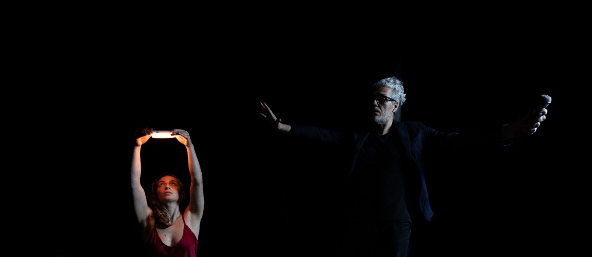 Mehr über den Artikel erfahren Trento. Debutta in prima nazionale al Teatro Cuminetti “Appuntamento nell’etere” della compagnia I Teatri Soffiati