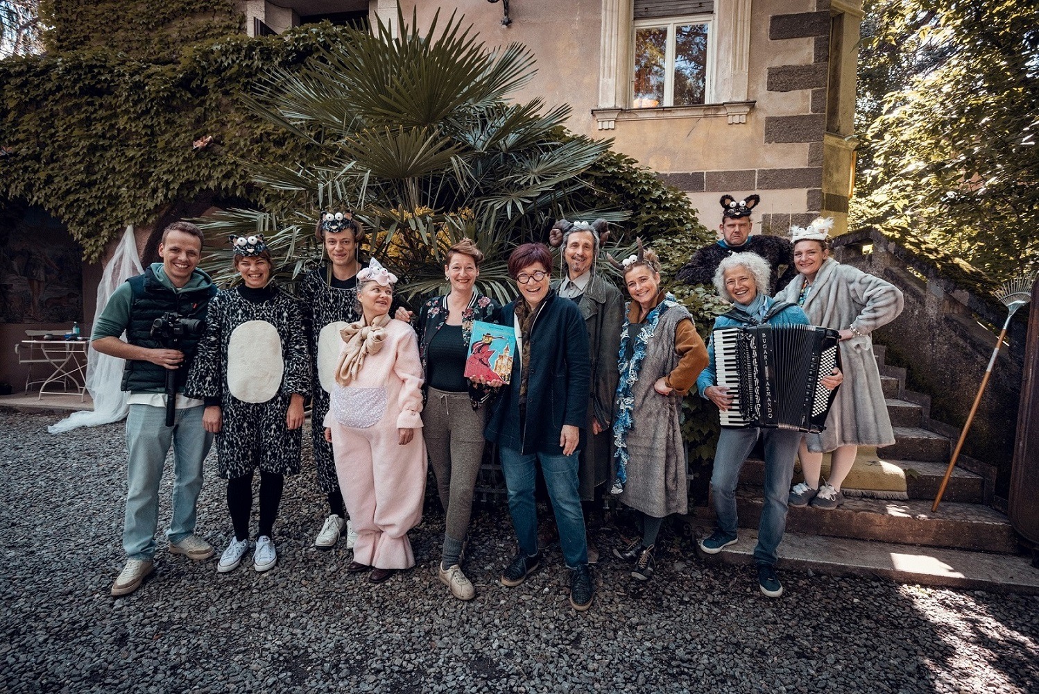 Mehr über den Artikel erfahren Freilicht-Familientheater: DAS KATZENHAUS – für kleine und große Kinder ab fünf Jahren
