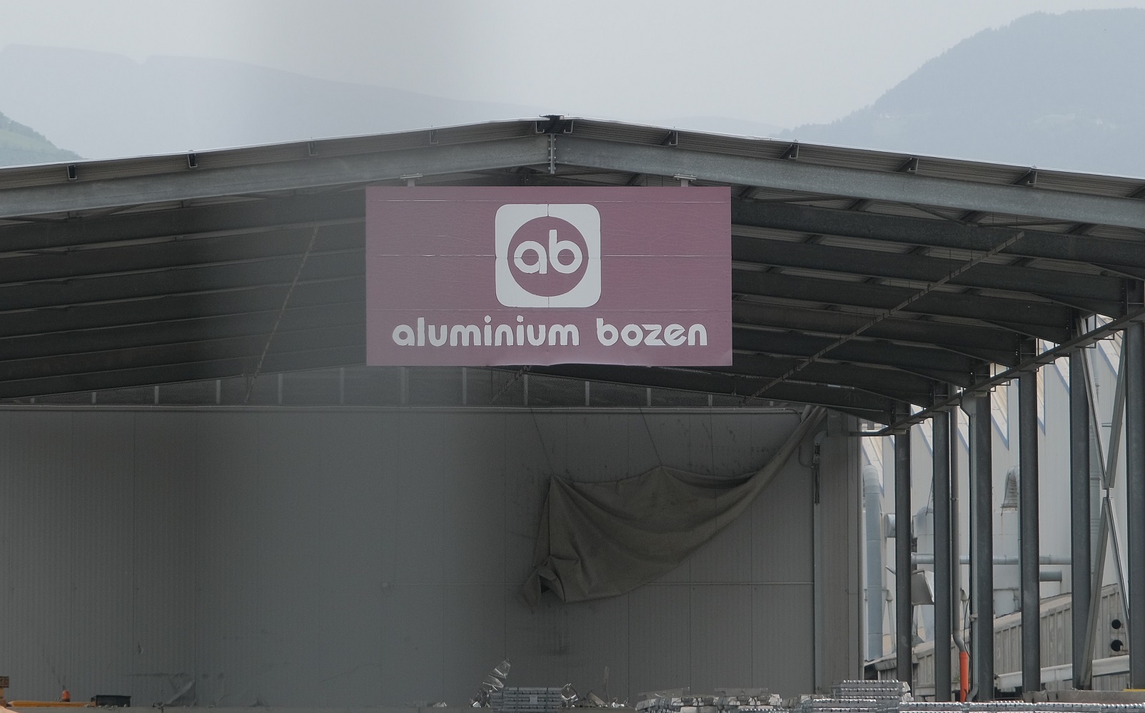 Scopri di più sull'articolo Bolzano, gravissimo incidente sul lavoro alla Aluminium, sciopero unitario lunedì