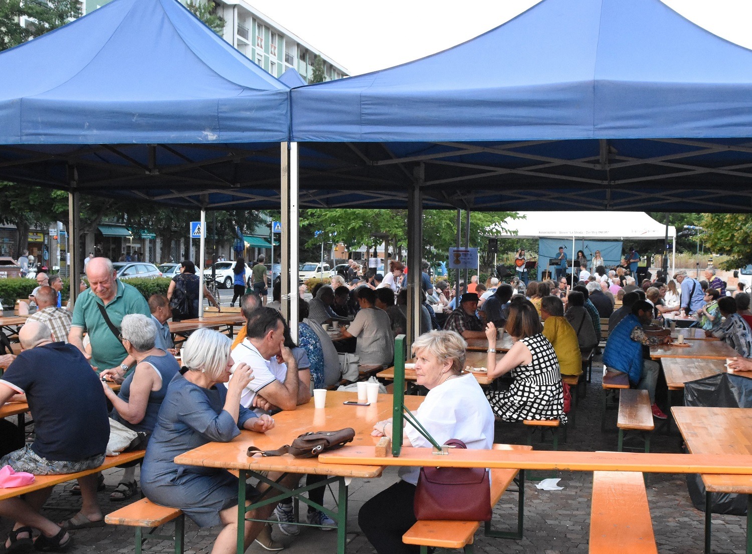Scopri di più sull'articolo “La Strada-Der Weg” oggi, 15 giugno, compie gli anni e festeggia in piazza