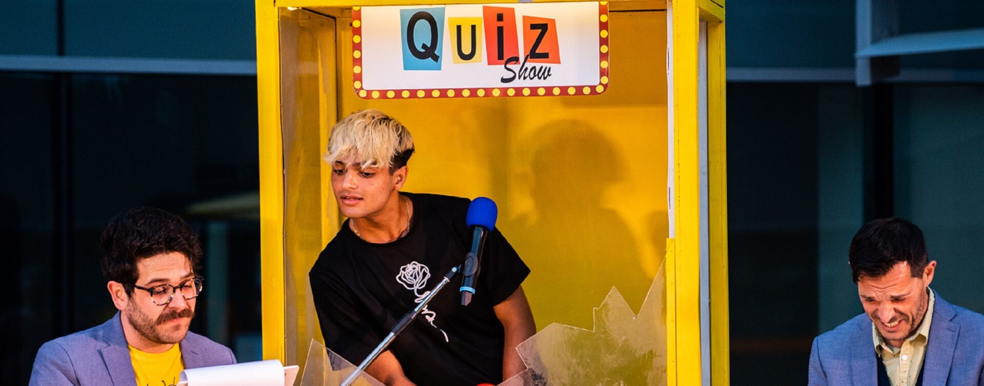 Scopri di più sull'articolo “Bolzano est quiz show”, il quiz pirotecnico e stralunato nato da una raccolta di testimonanze degli abitanti di Oltrisarco