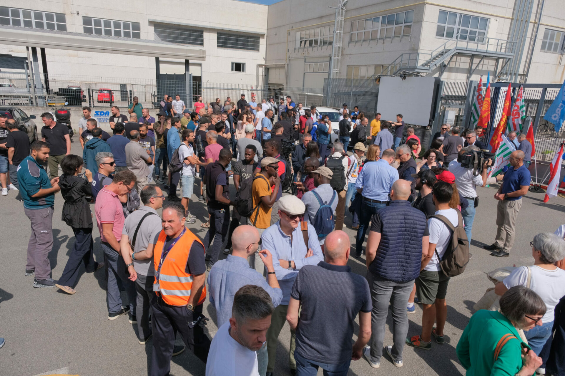 Scopri di più sull'articolo Presidio dei Sindacati davanti all’Aluminium per commemorare la morte di Bocar Diallo
