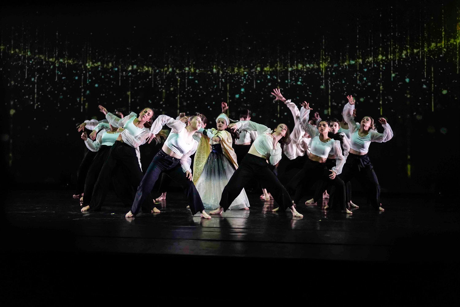 Scopri di più sull'articolo Trento. “La Danza Capovolta” approda in Piazza Battisti: una serata dedicata alla danza con i migliori talenti delle Scuole di danza della Provincia