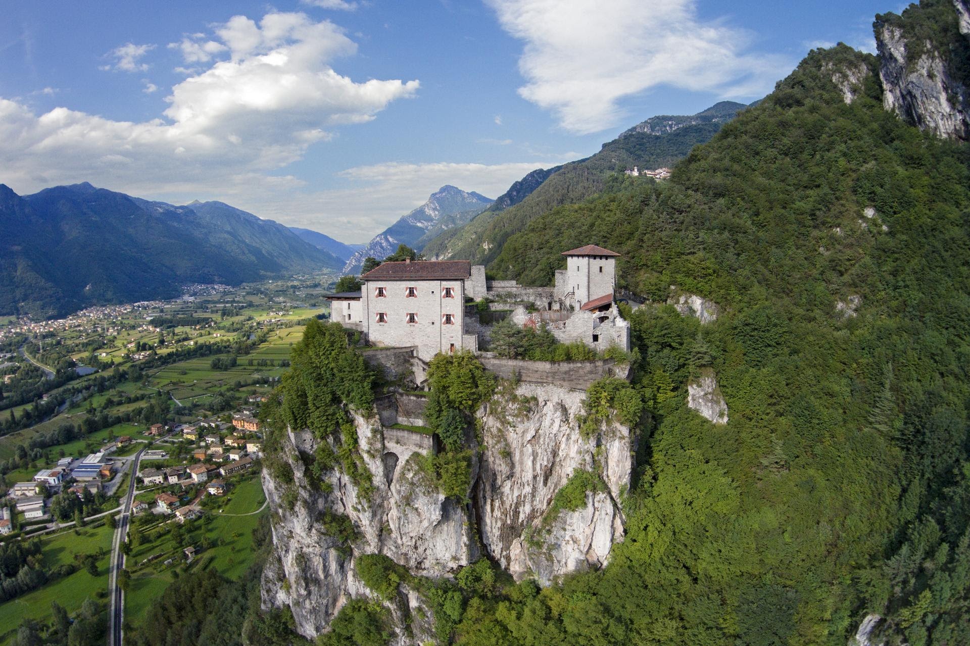 Scopri di più sull'articolo Il castello San Giovanni di Bondone si apre a nuove iniziative tra scienza, cucina ed eco-plogging