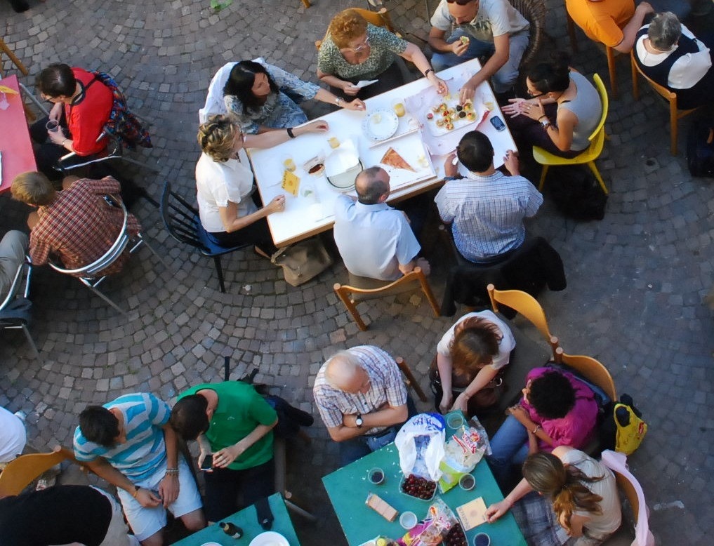 Scopri di più sull'articolo Bolzano, Caffè delle lingue il piacere di conversare liberamente